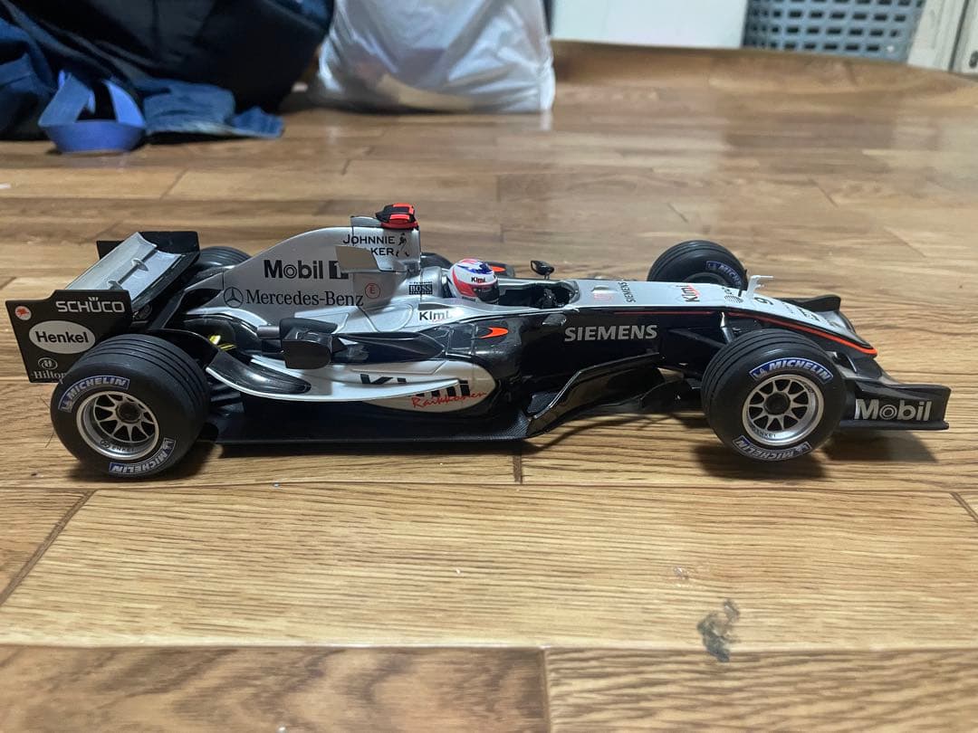 ミニチャンプス　マクラーレンメルセデスMP4-20　キミ・ライコネン　箱無し