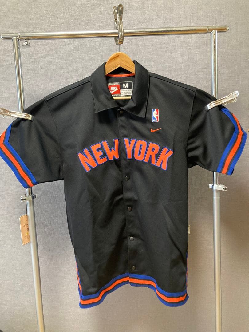 美品　NBA NY Knicks ウォーミングアップ　ジャージー