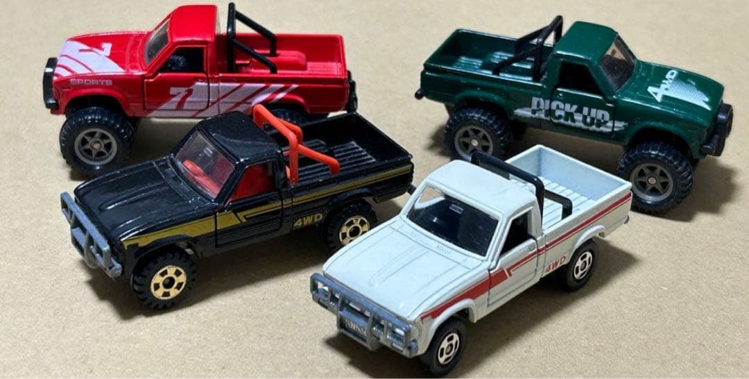 トミカ トヨタ ハイラックス4WD 4台セット