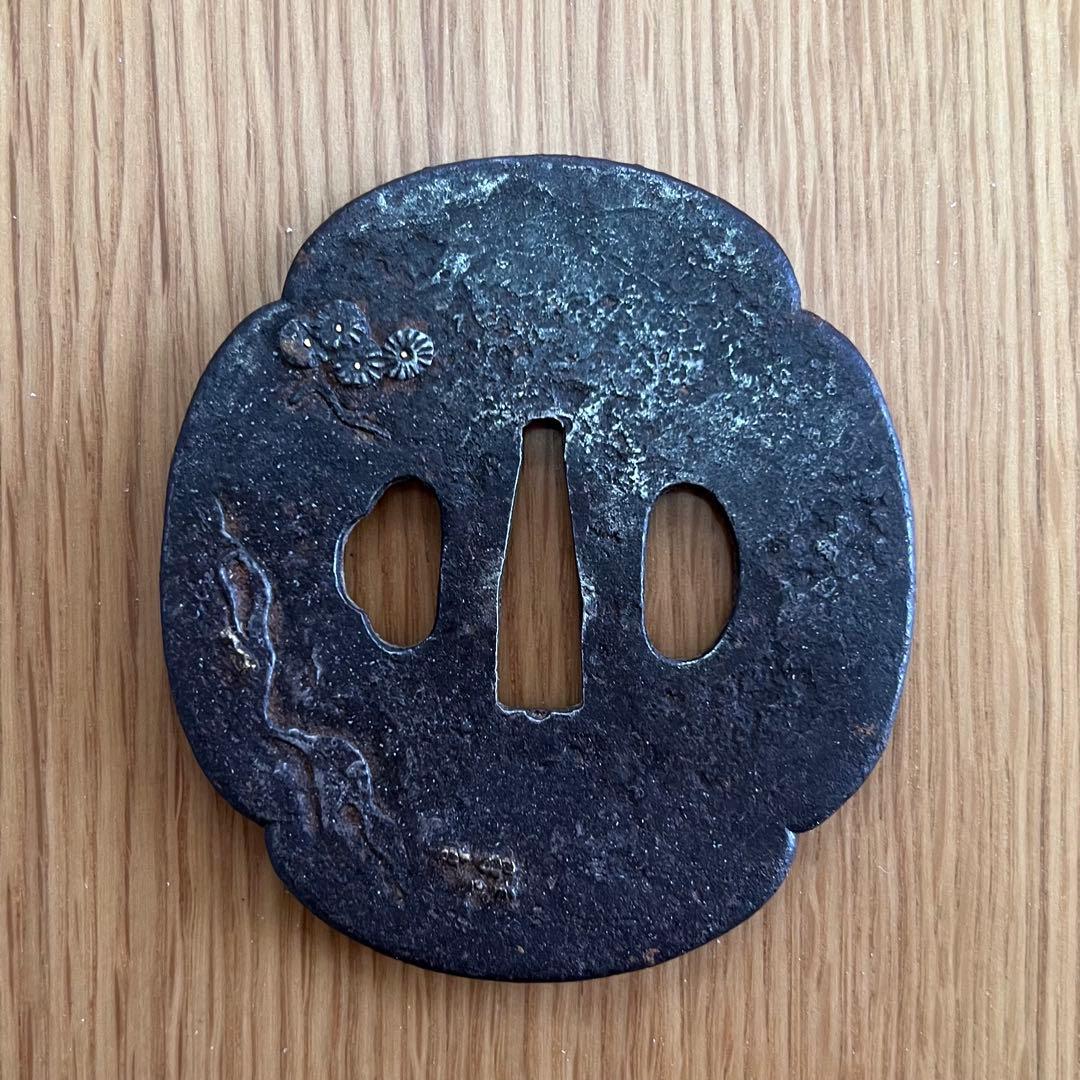 日本刀 鍔（つば）木瓜形 鉄地 金象嵌 人物図 刀装具 時代物 骨董