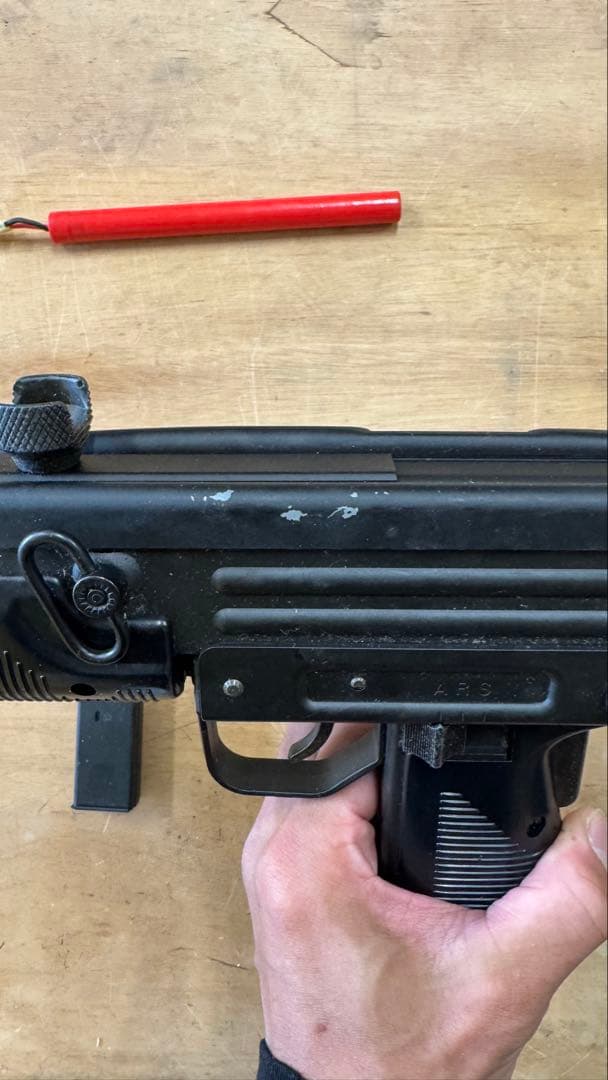 東京マルイ　uzi サブマシンガン　電動エアガン箱無し