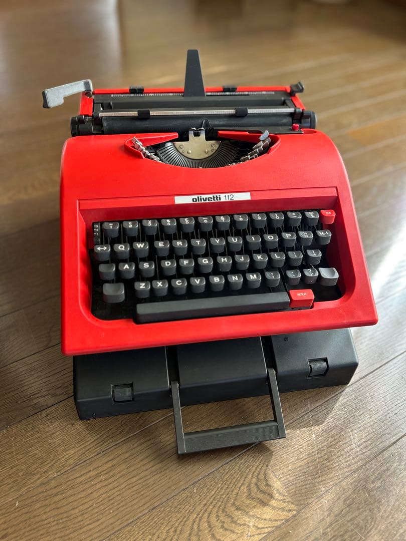 Olivetti 112タイプライター 赤