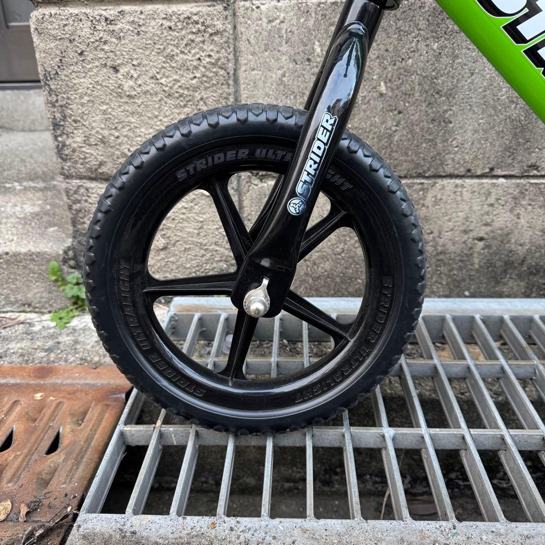 ストライダー　スポーツモデル　12インチ　グリーン