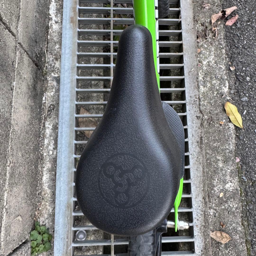 ストライダー　スポーツモデル　12インチ　グリーン