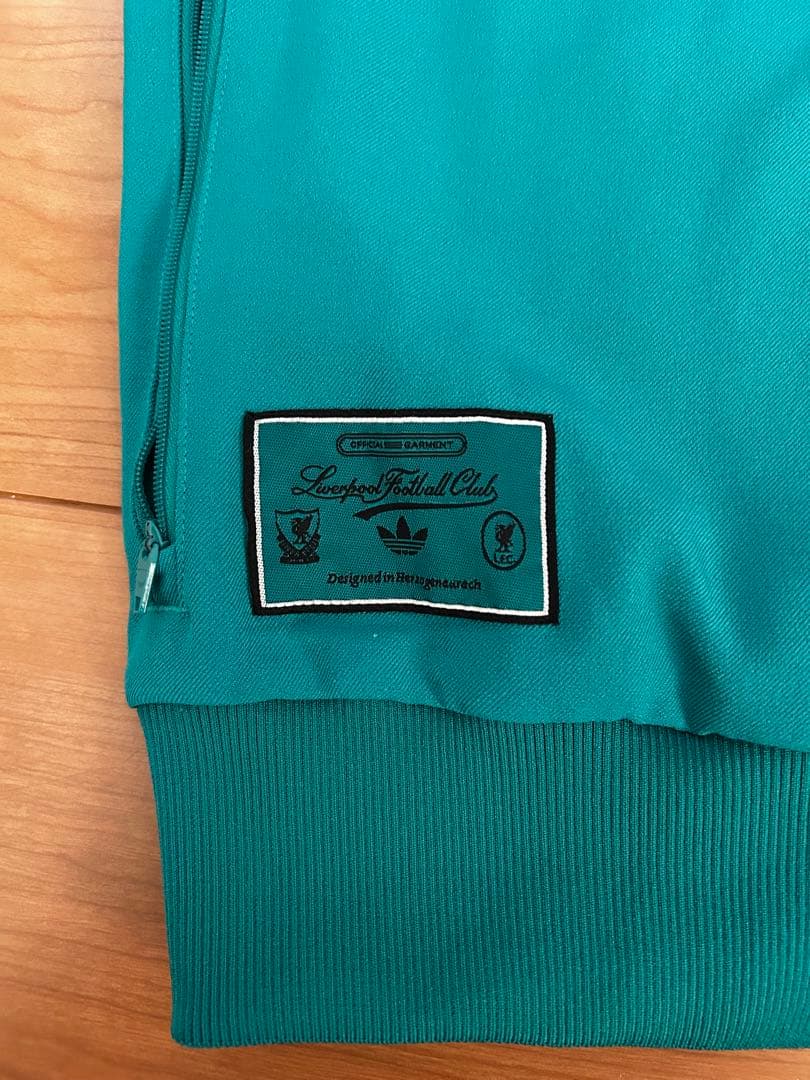 アディダス　トラックジャケット　リバプール　3rd Mサイズ