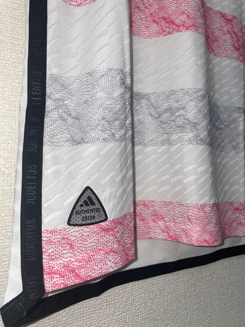 【正規品】Juventus Gatti 4 ユニフォーム　定価は18.700円