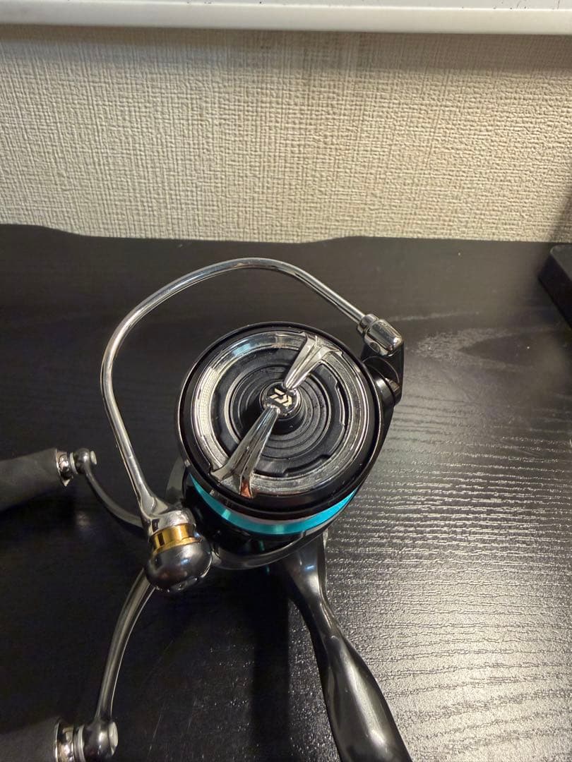 21 エメラルダス AIR LT2500-DH スピニングリール