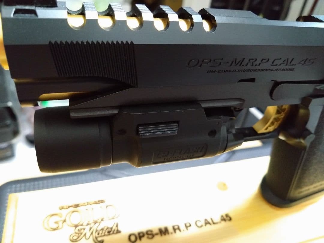 東京マルイ　ハイキャパゴールドマッチ　フラッシュライト、ガンケース、ガンスタンド