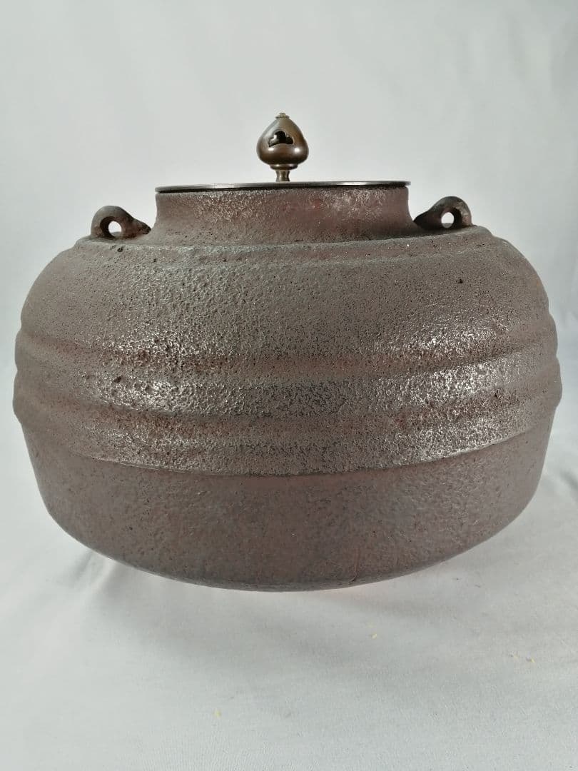 【茶事具】釜師聲鉄　織部筋釜　茶釜　釜386