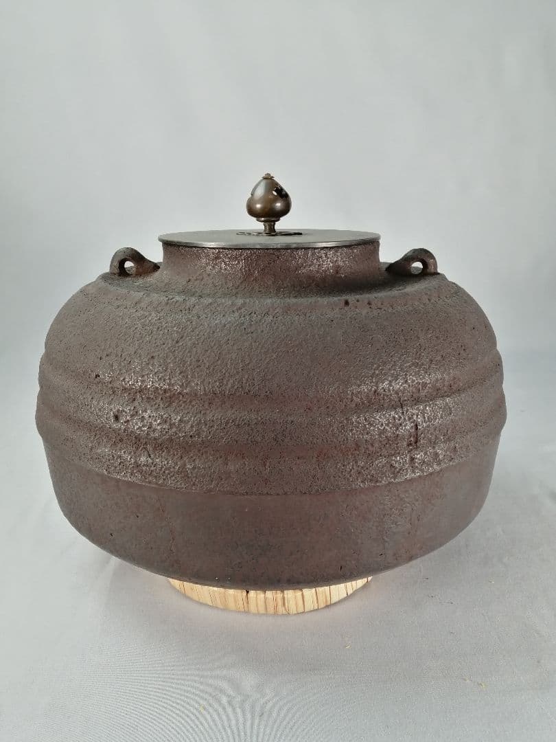 【茶事具】釜師聲鉄　織部筋釜　茶釜　釜386