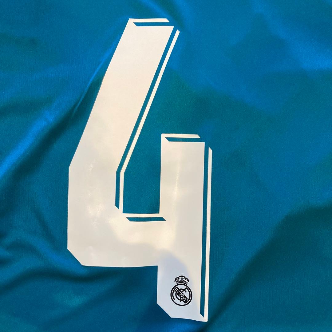 セルヒオラモスネーム入り　17/18 レアル・マドリードサードユニフォーム