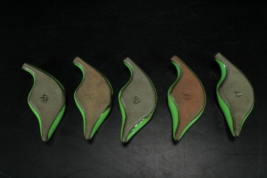 葉形 箸置 現川 十三代 横石臥牛 共箱(K-LC540)