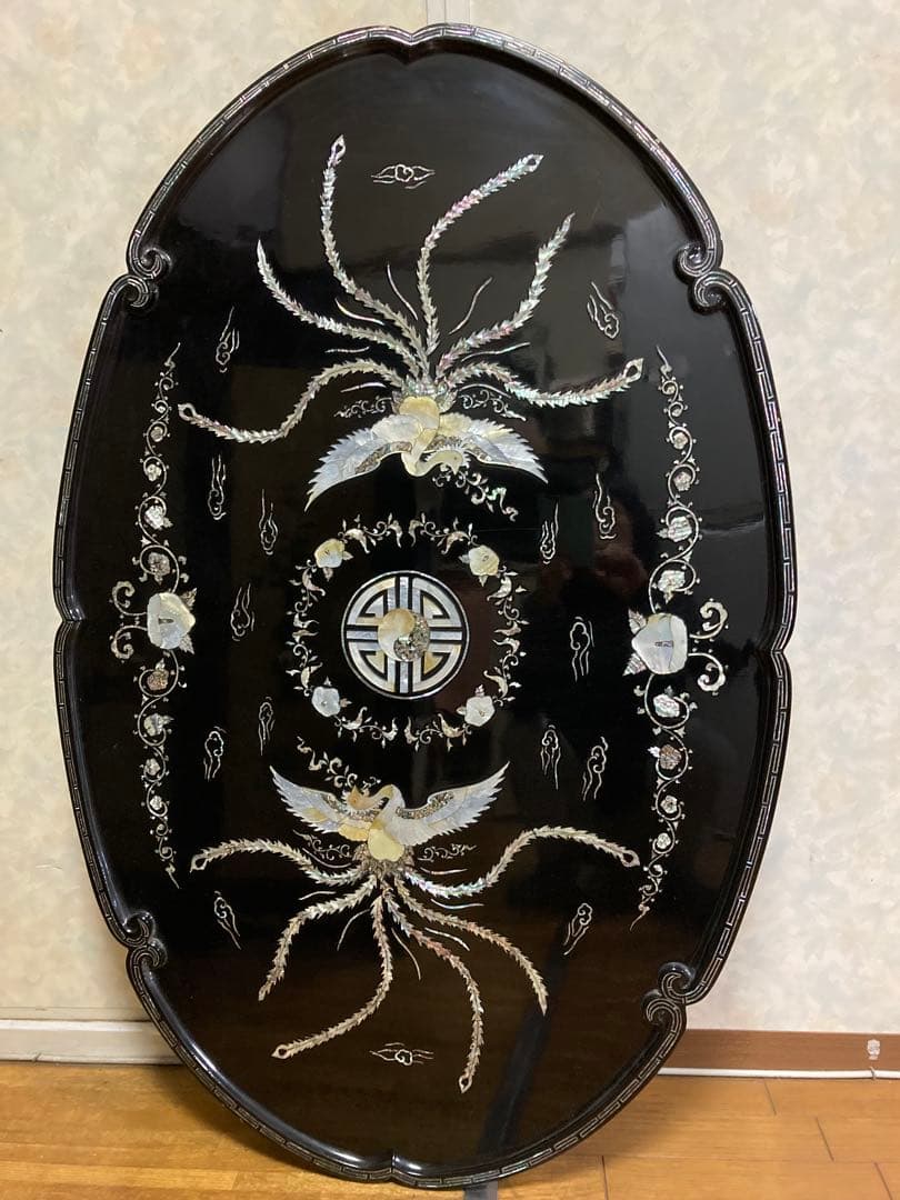 骨董品、漆塗りの母貝細工、鳳凰の貝細工 足はありません。壁飾りに