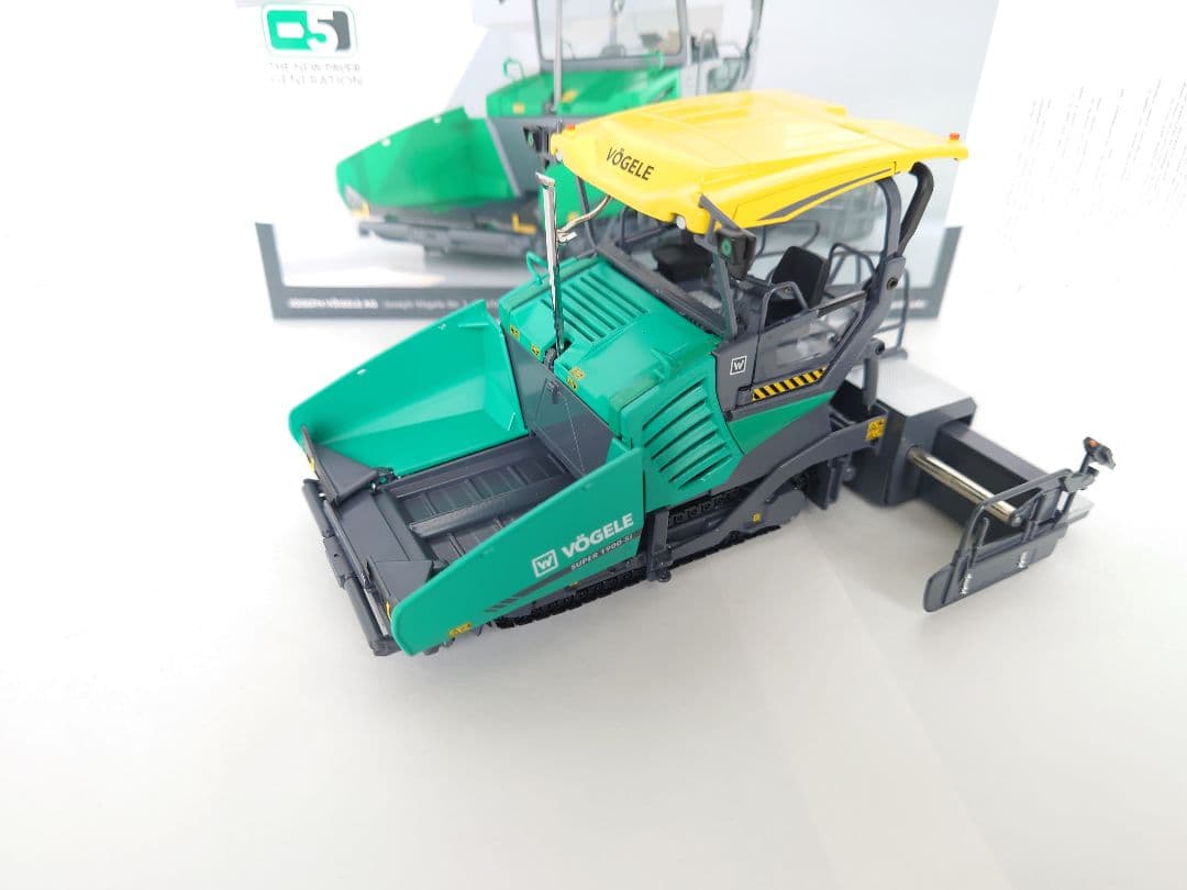 VOGELE 　SUPER1900-5i　NZG 1/50 フィニッシャー