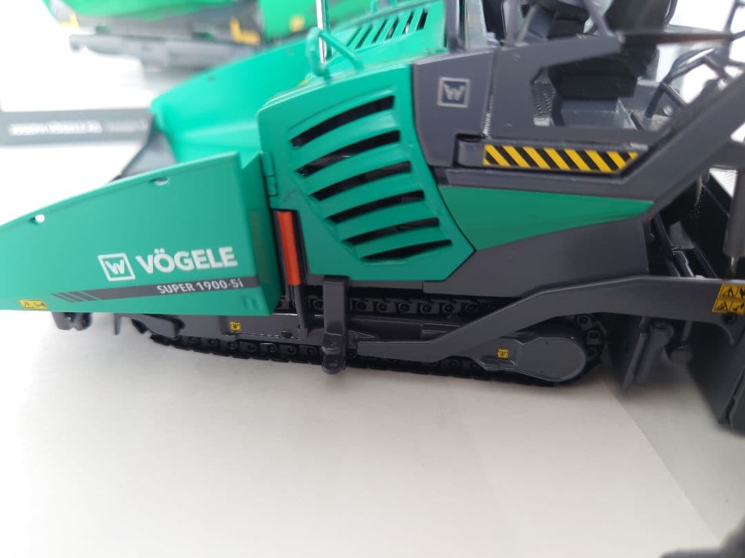 VOGELE 　SUPER1900-5i　NZG 1/50 フィニッシャー