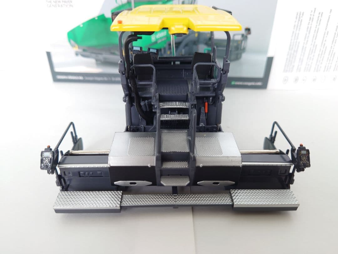 VOGELE 　SUPER1900-5i　NZG 1/50 フィニッシャー