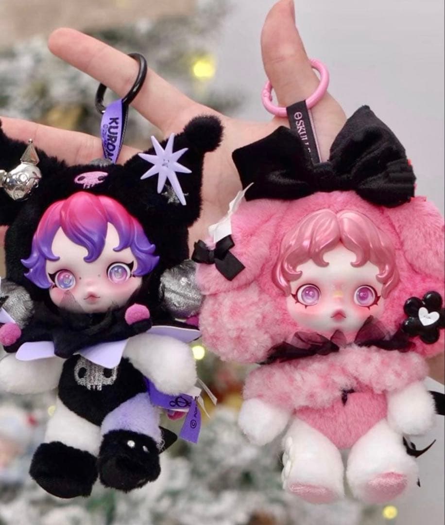 SKULLPANDA × サンリオ ぬいぐるみペンダント 2体　【日本購入品】