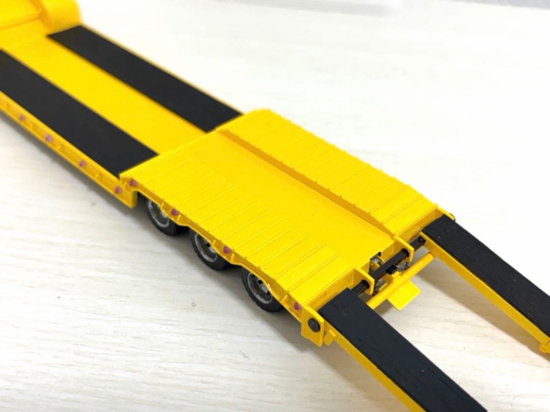 Dodge　1/50 3軸低床トレーラー自動あゆみ付　重機 建機