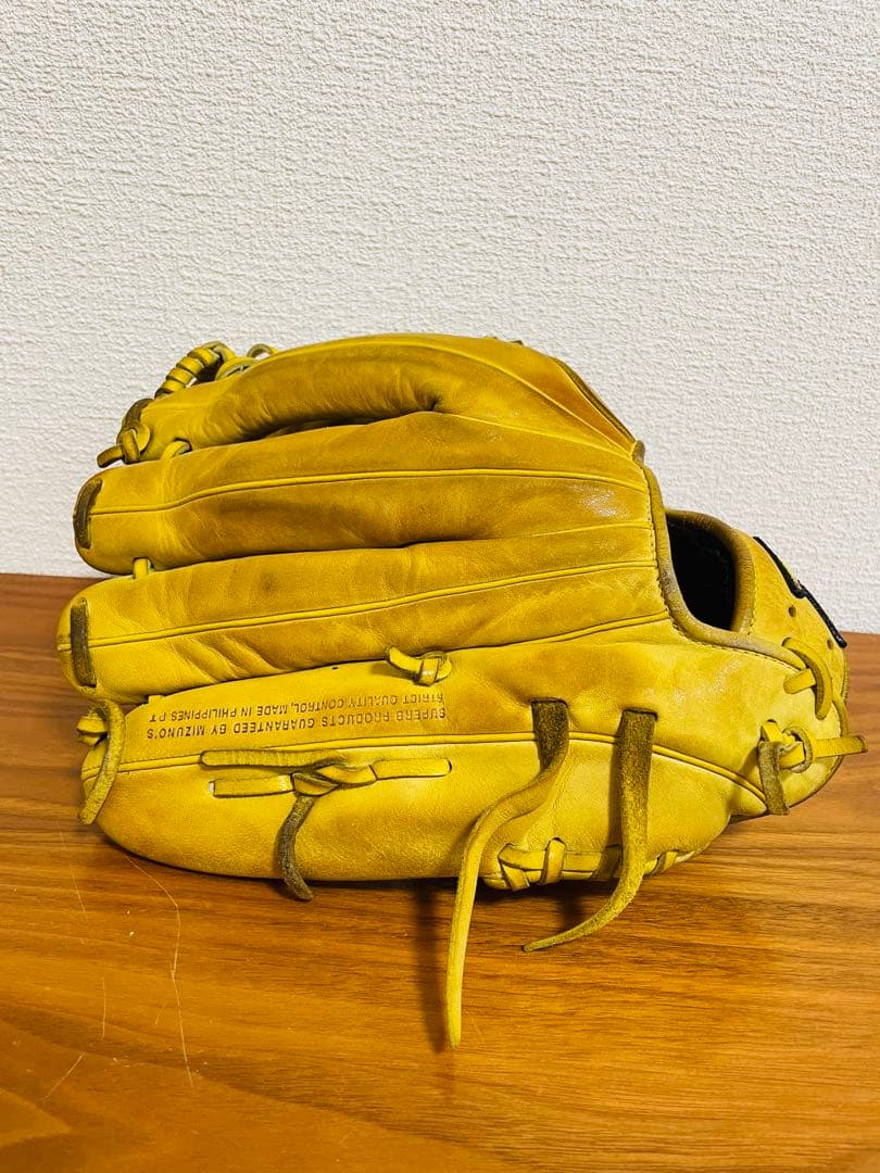 ミズノ　Mizuno Gaucho 軟式グローブ 右投げ用 イエロー　外野手向き