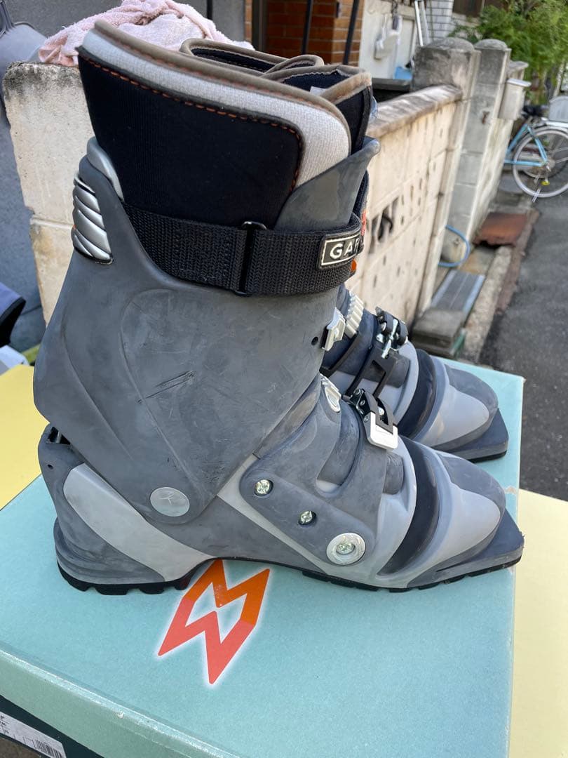 Garmont テレマーク用スキー用ブーツ 3グレー