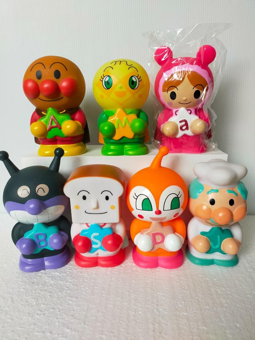 SHINKIN BANK アンパンマンキャラクター貯金箱７個