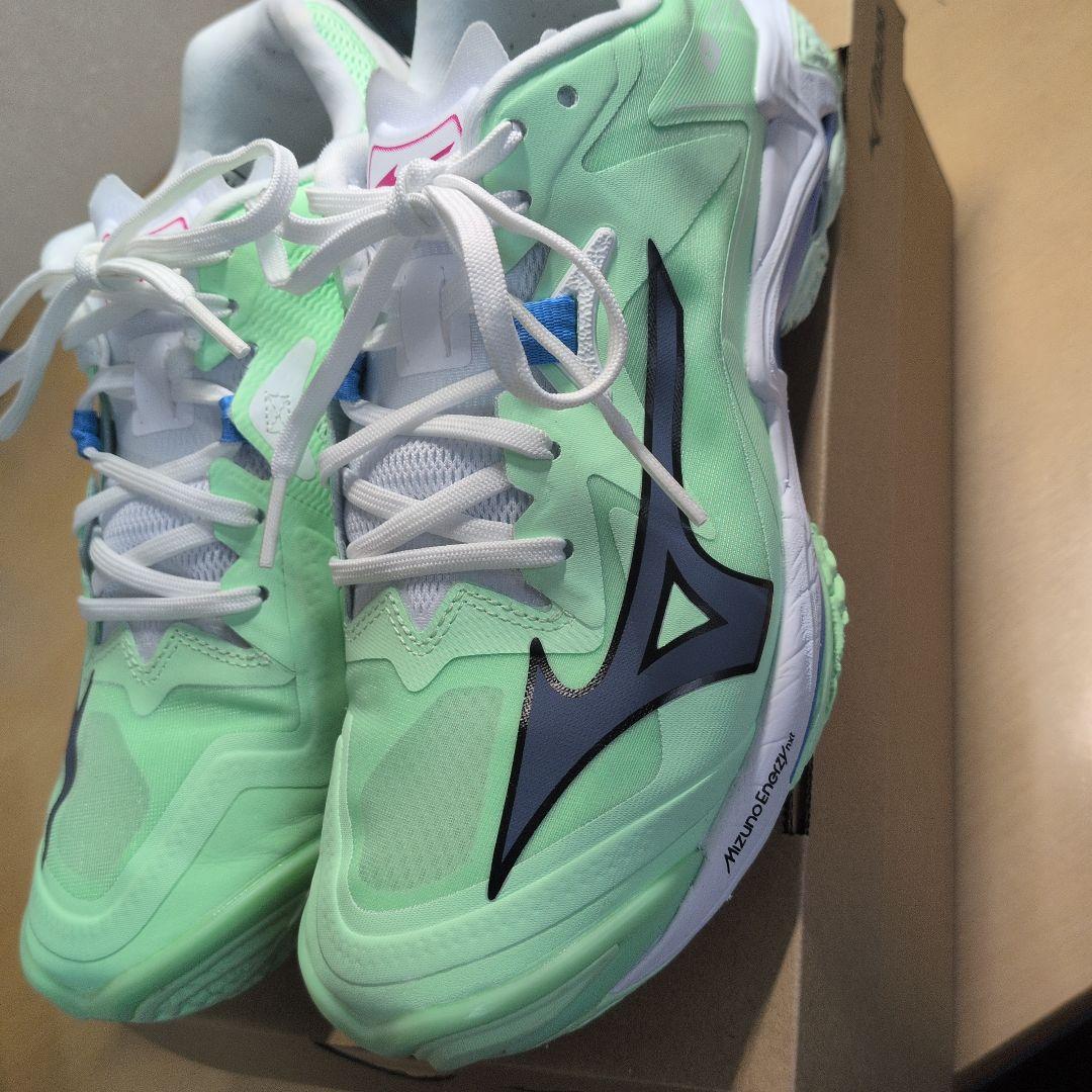 『 美品』バレーボールシューズミズノウェーブライトニングZ8 26cm