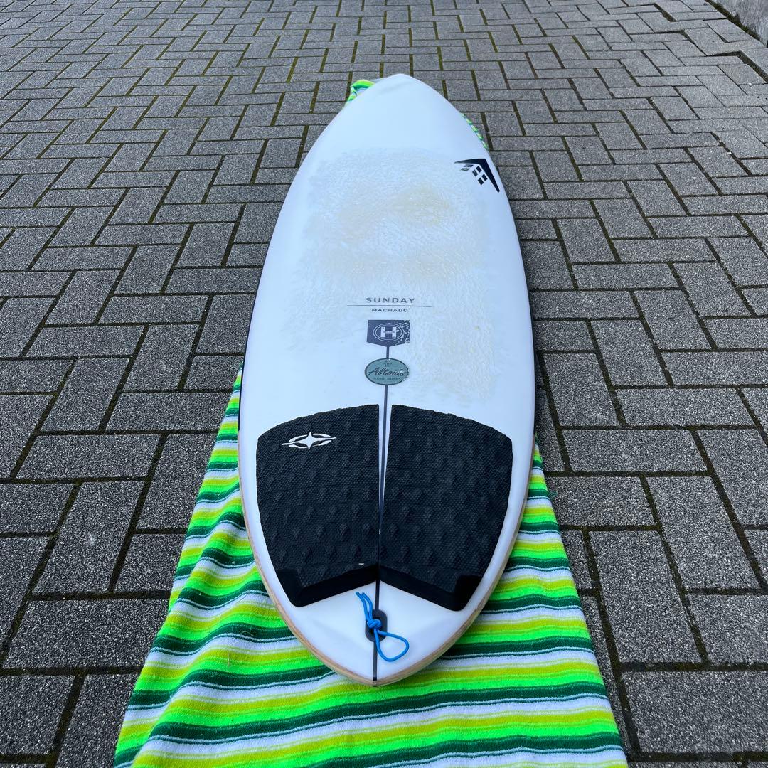 ※手渡し希望SUNDAY MACHADO ショートボード HELIUM