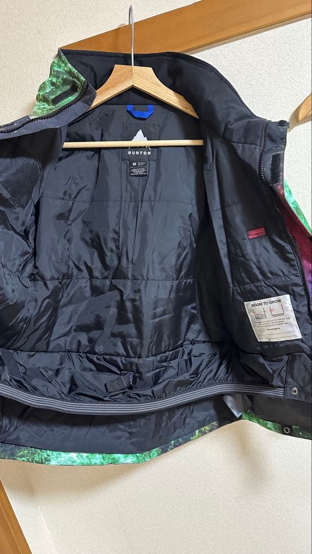 Burton 子ども用スノーボードウェア 上下セット 宇宙柄　M/140cm