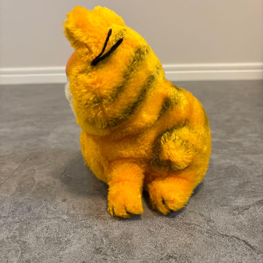 ガーフィールド お座りミニぬいぐるみ 赤字