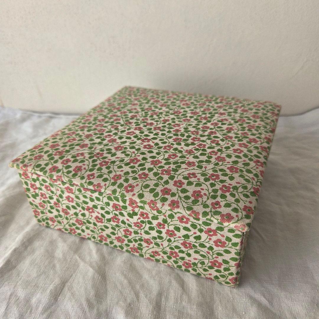 フランス　アンティーク　カルトナージュボックス　ピンクの小花　スクエア