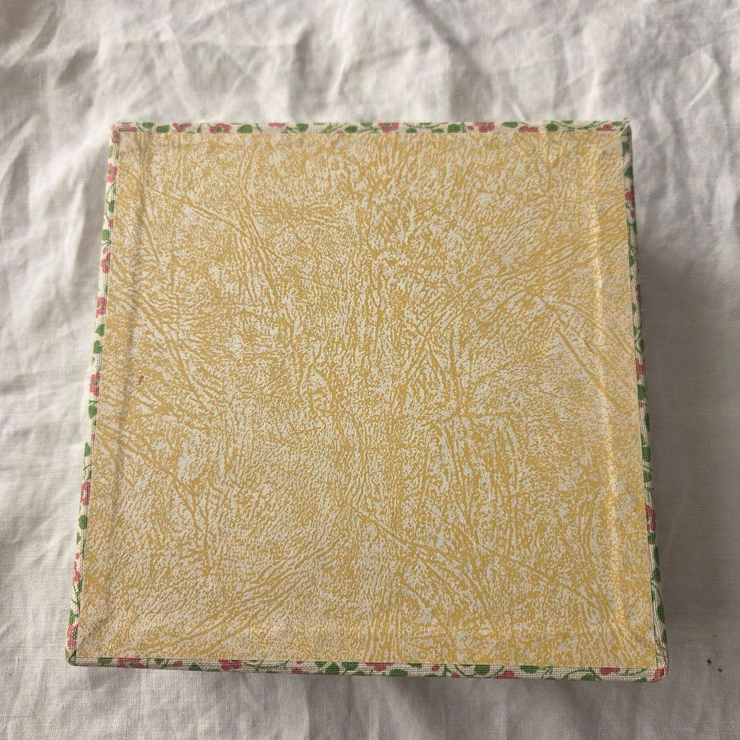 フランス　アンティーク　カルトナージュボックス　ピンクの小花　スクエア