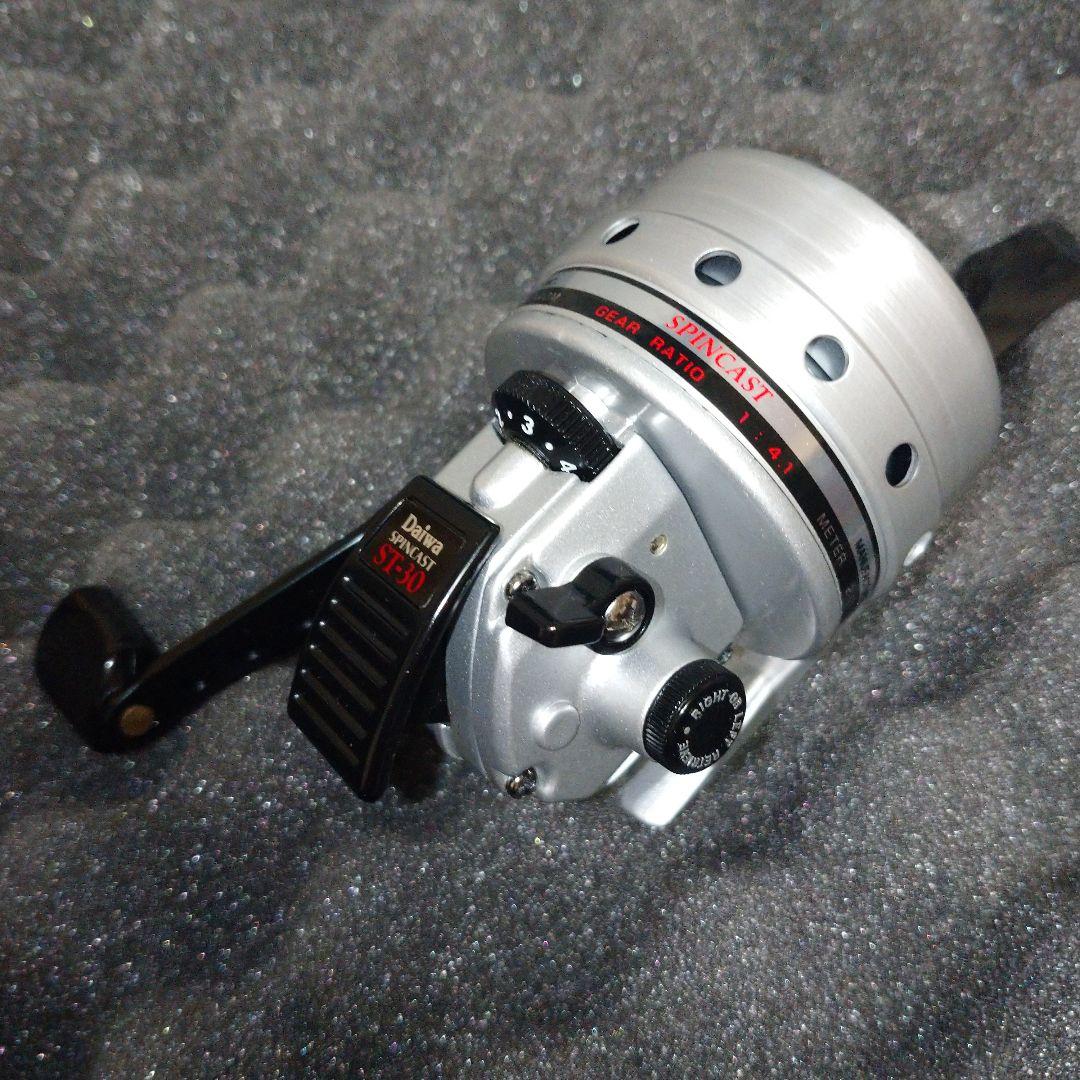 ダイワ スピンキャスト ST30 新品未使用 クローズドフェイスリール オールド