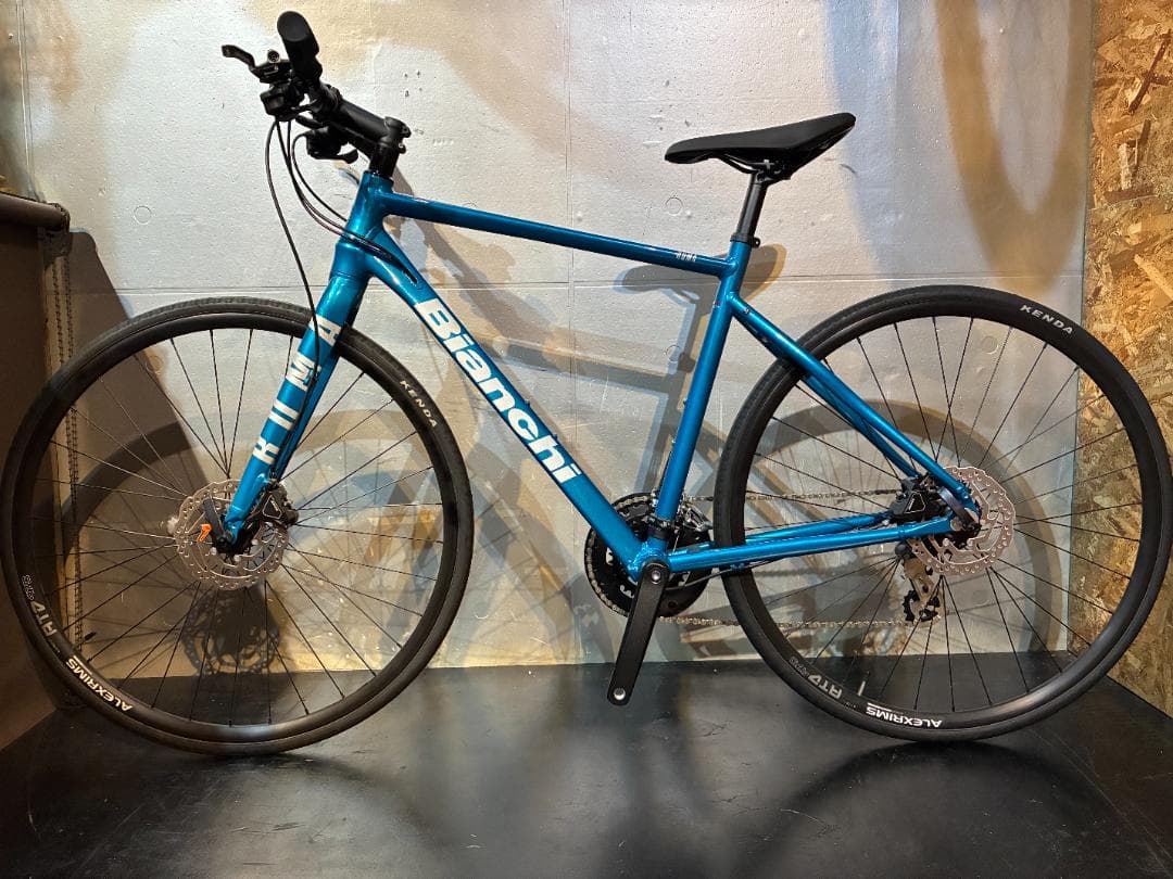 E15 クロスバイク Bianchi ROMA3 油圧式ディスク 500mm