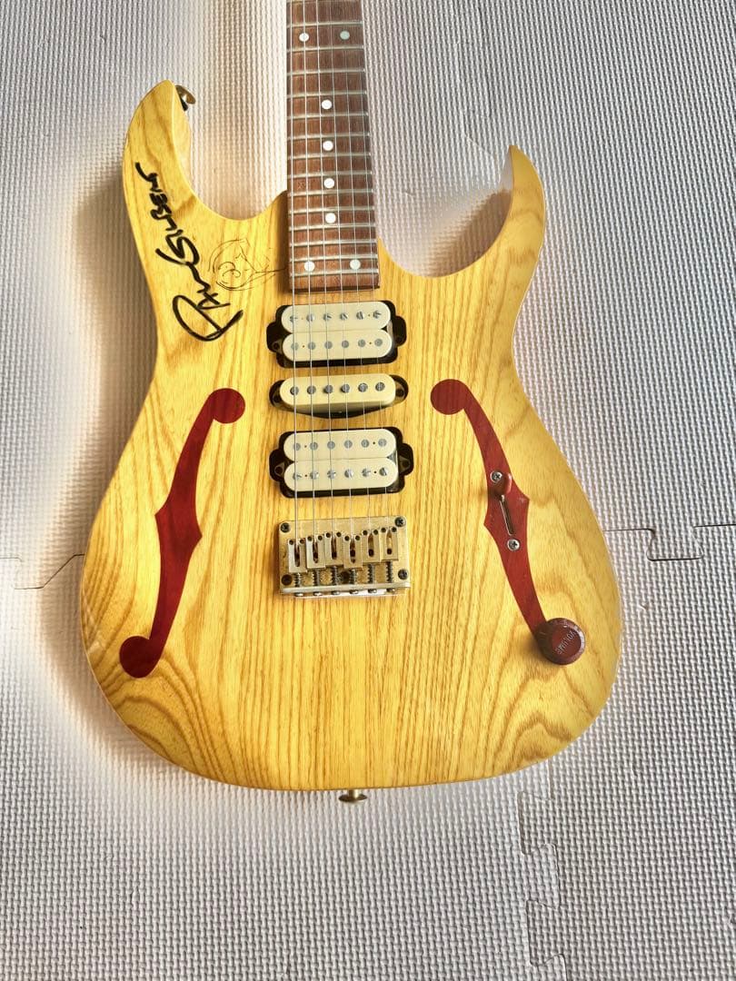 【さらにさらに値下げしました！】PaulGilbert直筆サイン入エレキギター