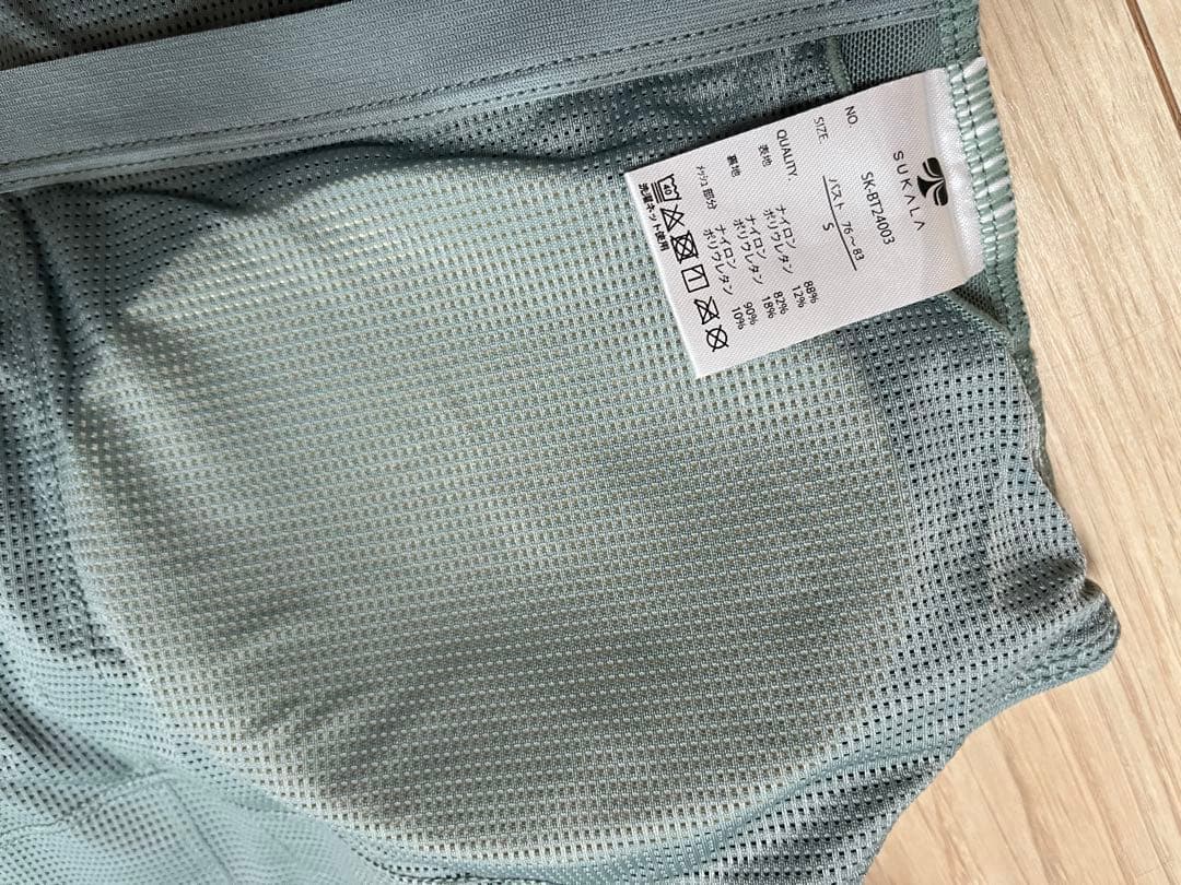 minami 専用　シャインストレッチアシンメトリーブラトップ、レギンス