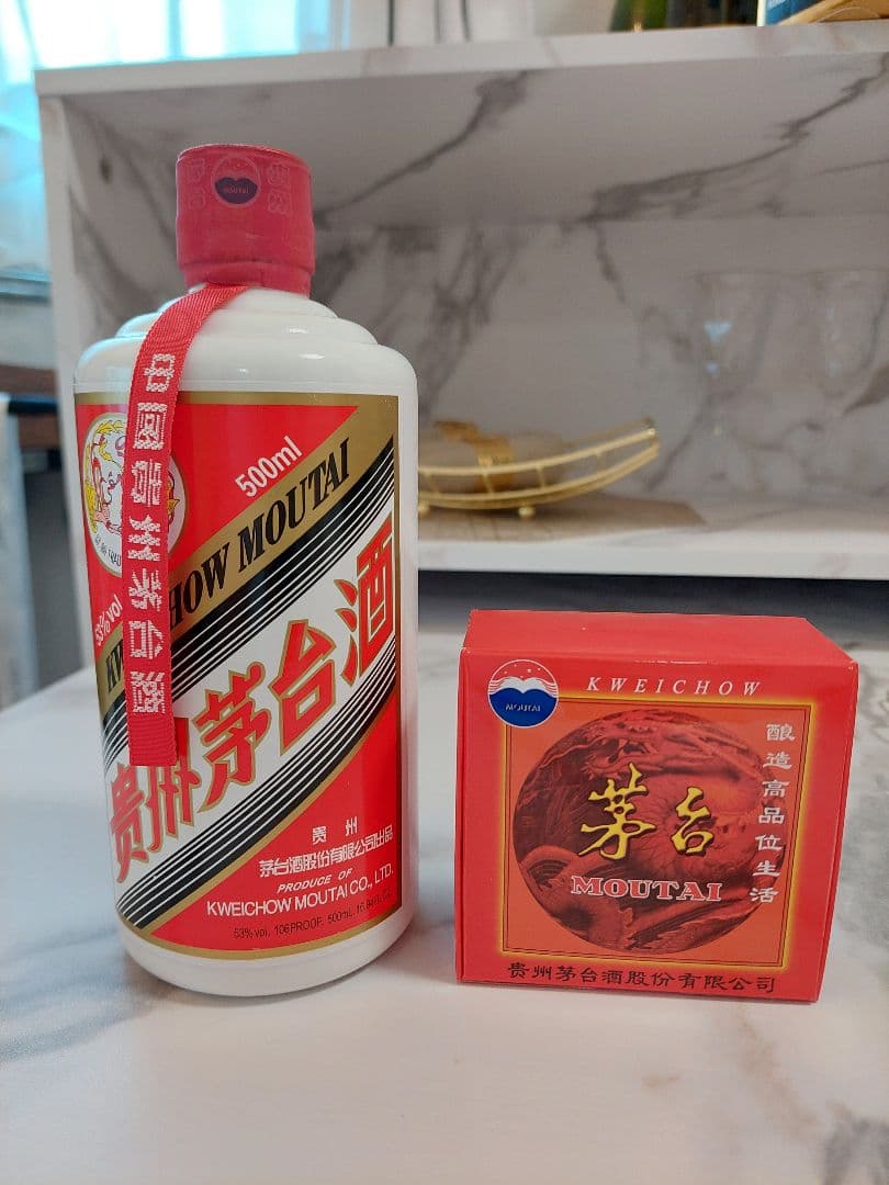 貴州茅台酒 正規品 箱付 500ml 53度 グラス2個付(2022年製造分)
