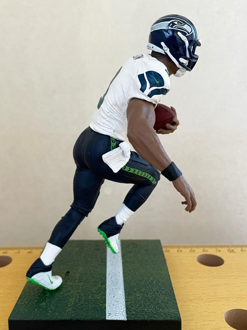 ラッセル・ウィルソン シアトル・シーホークス マクファーレン フィギュア