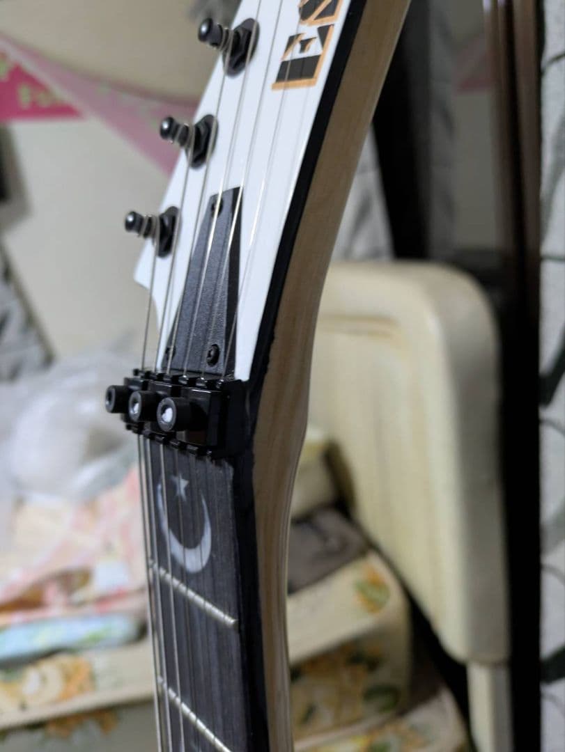 オカルトデザイン エレキギター ホワイト　ノーブランド