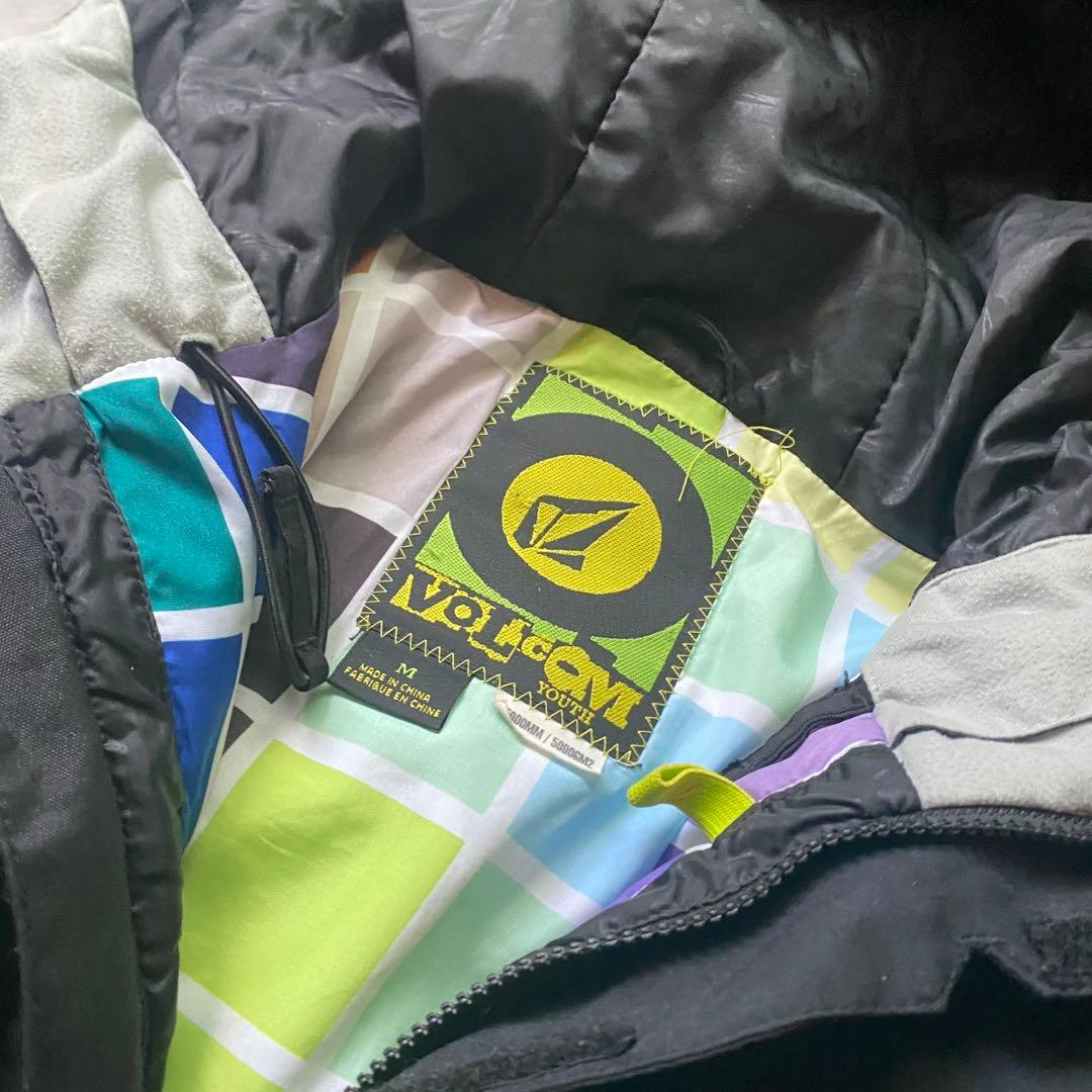 美品VOLCOMデサントスノボ・スキーウェア セットアップ M - 高防水透湿性