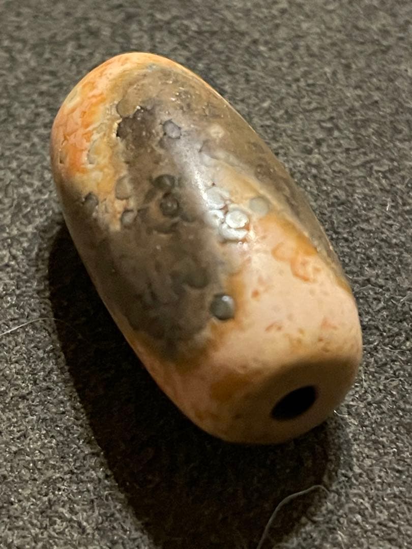 虎牙天珠　アンティーク　紅朱砂　馬蹄痕