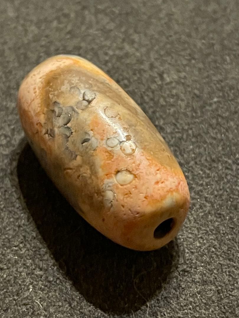 虎牙天珠　アンティーク　紅朱砂　馬蹄痕