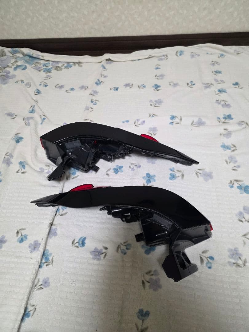 TOYOTA　カローラクロス　テールランプ一式