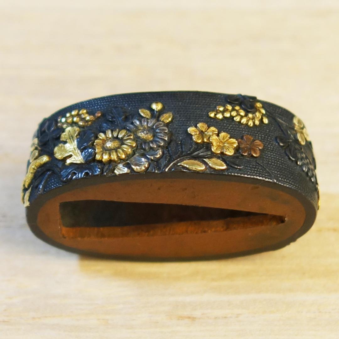 【草花図縁 赤銅魚子地 金銀銅象嵌】 刀装具 縁頭 鍔 鐔 日本刀 武具 骨董