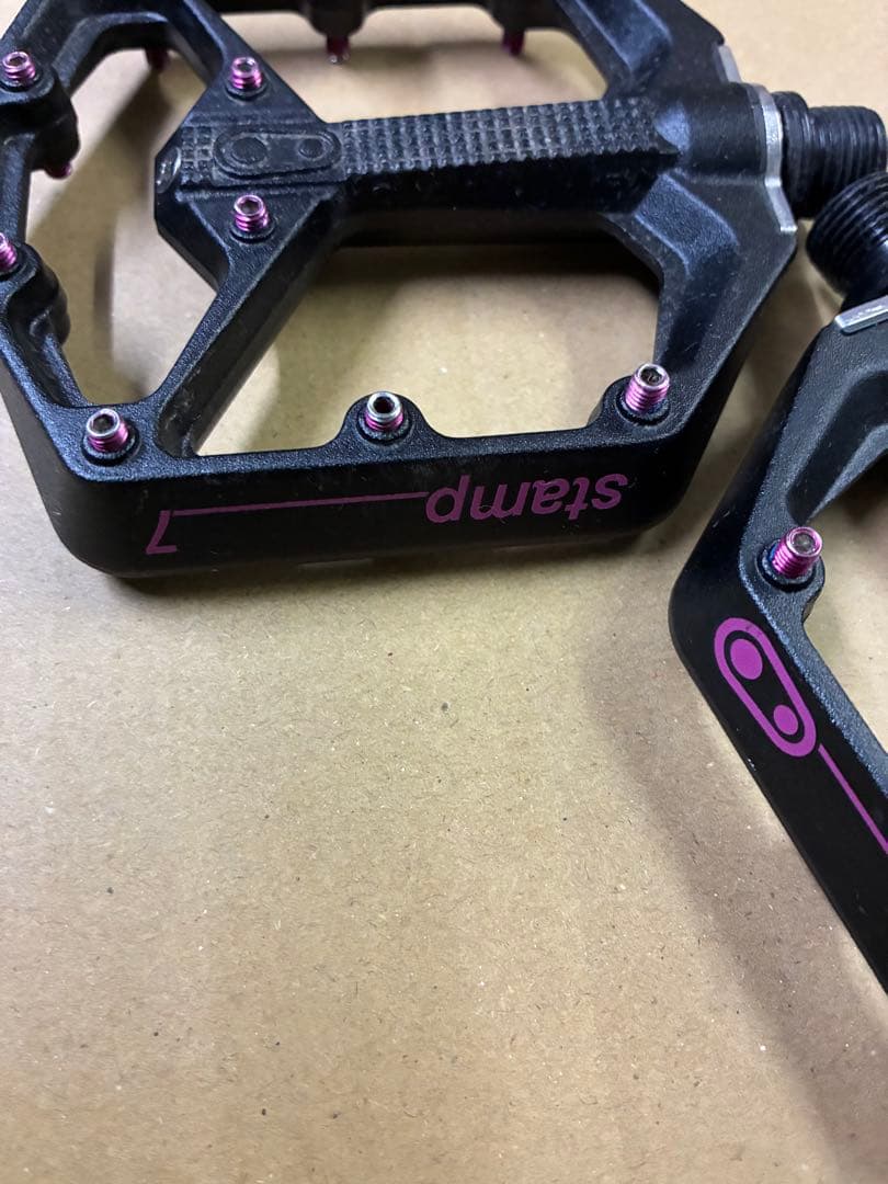 Crankbrothers Stamp7 フラットペダル burakku