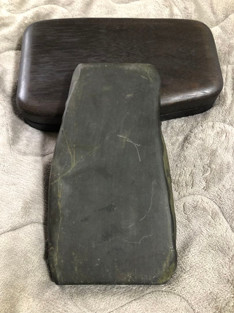 端渓硯　老坑 金綫 胭脂暈・蕉葉白・火捺・魚腦凍なと◆九吋◆上質箱◆旧麻子坑美石