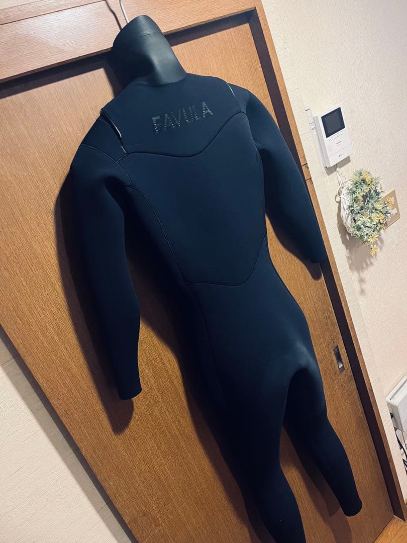ほぼ新品　FAVULA ウェットスーツ　3／5ミリ　年末年始限定価格