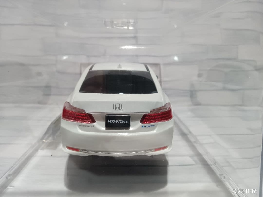 1/24 ホンダ　カラーサンプル　ミニカー　アコードハイブリッド　ホワイト