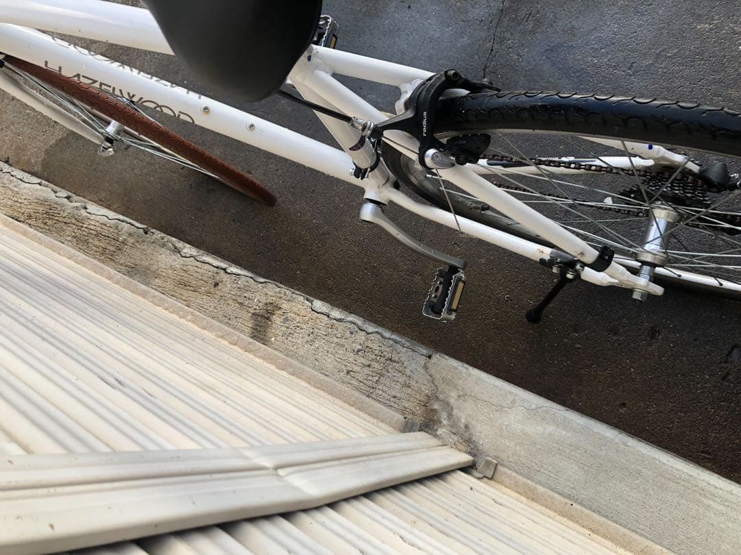 クロスバイクHAZELWOOD自転車7×3=21段変速700×28cホワイト