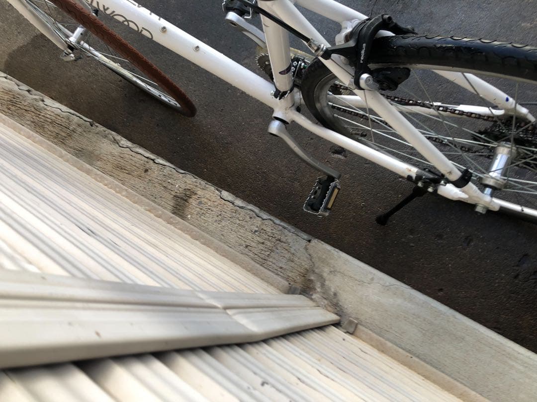 クロスバイクHAZELWOOD自転車7×3=21段変速700×28cホワイト