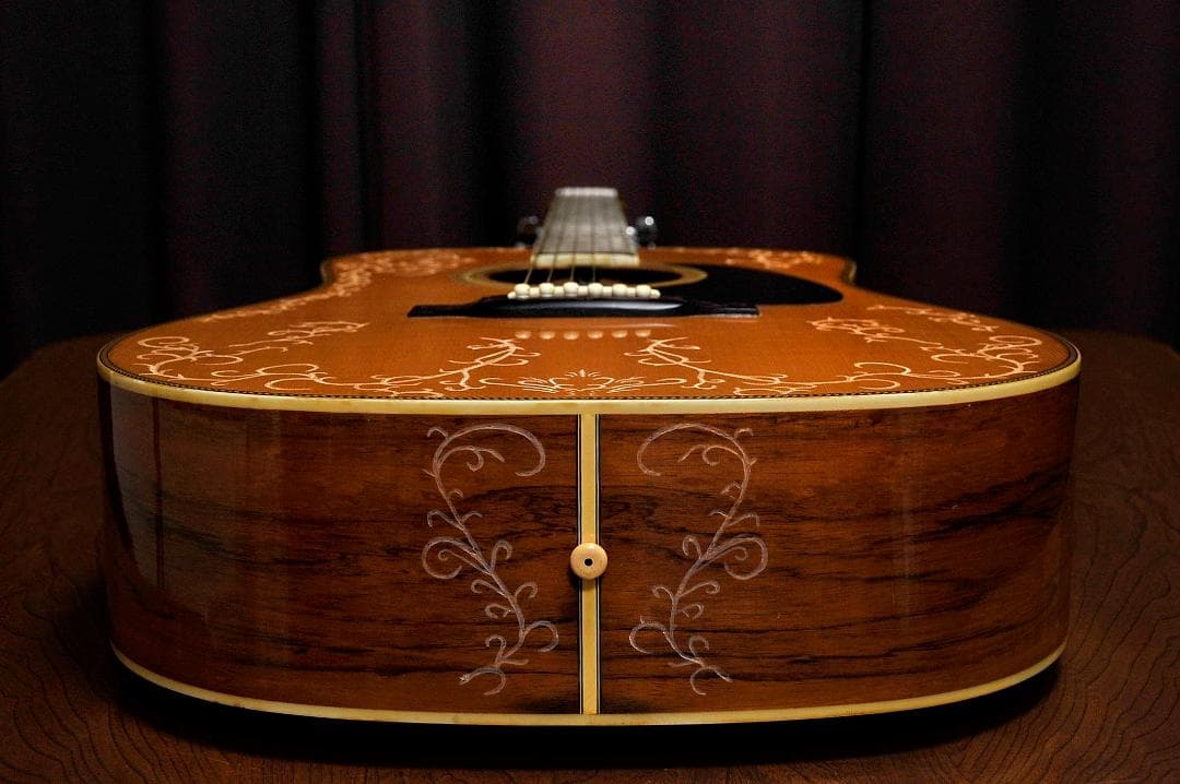 ★Ｋ.COUNTRY Dシリーズがもつ華やかな場面の演出【彫刻装飾ギター】
